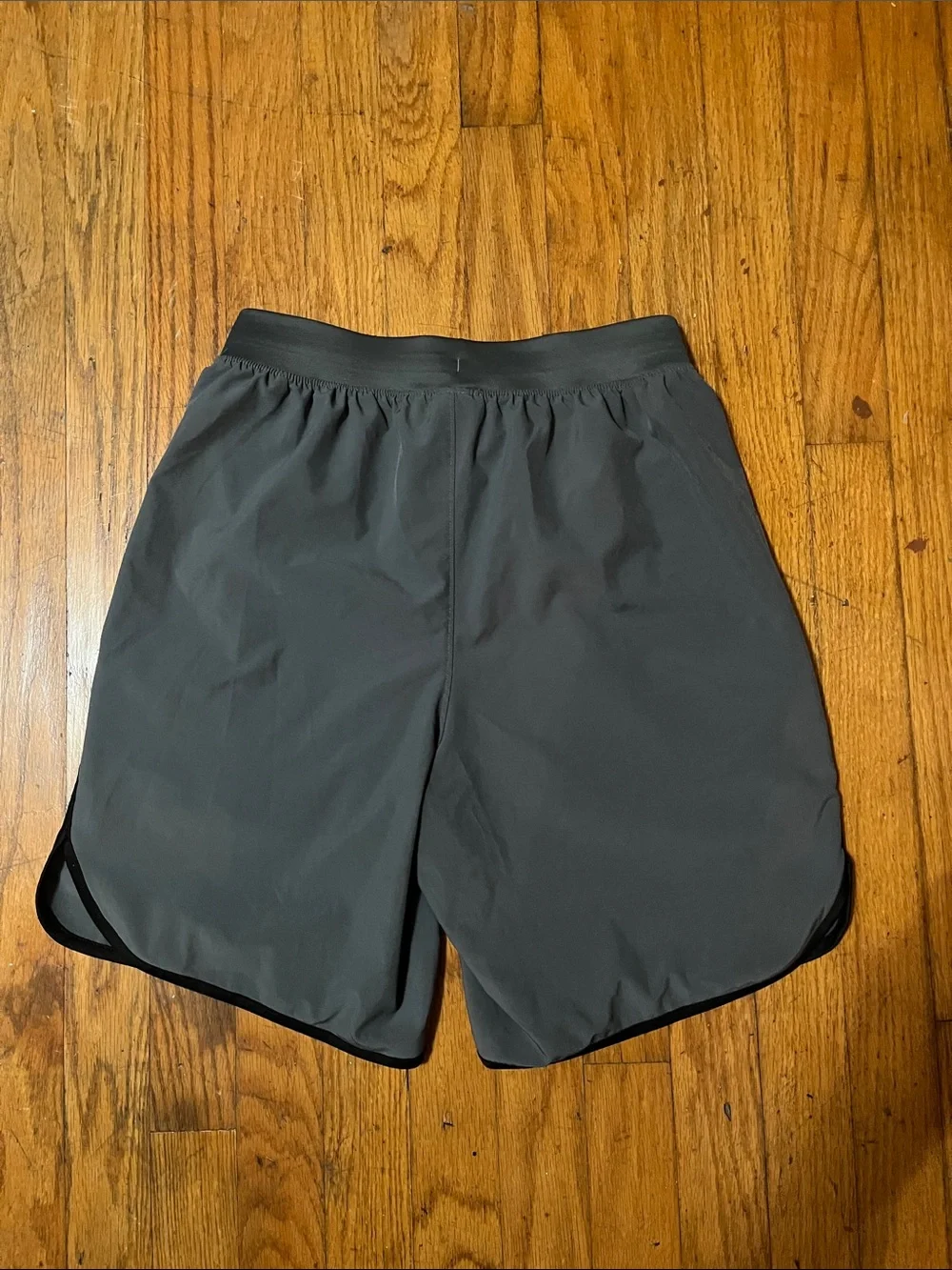 Under Armour Men's Dark Gray Athletic Training Shorts with Black Trim Size Small